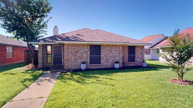 Building Photo - 810 Camellia Ct