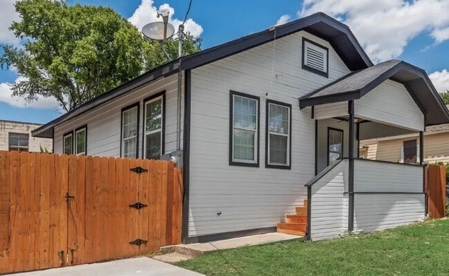 Photo - 447 W Clarendon Dr