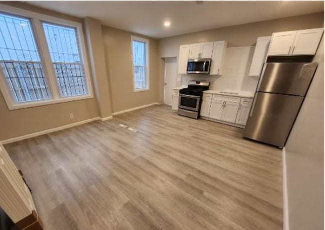 Building Photo - 348 W Queen Ln Unit 1A