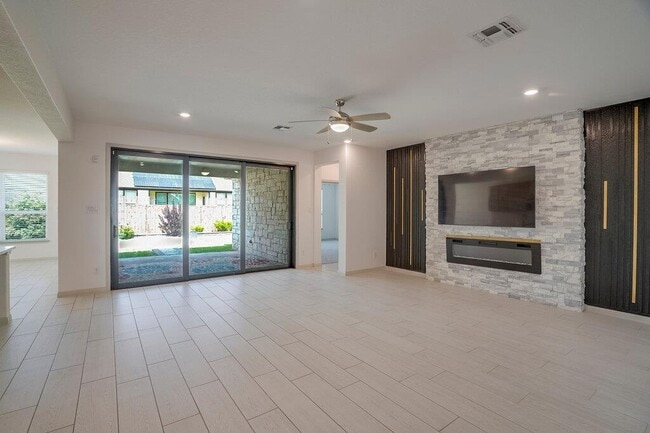 Photo - 5616 Monrovia Ln