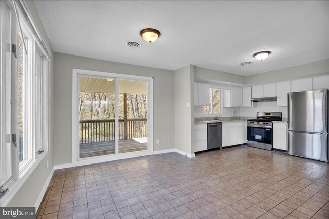 Photo - 301 County House Rd