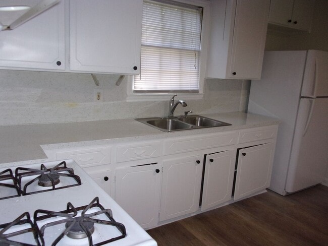 Photo - 202 Shurley St