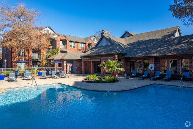 Pool - Highland Apartments