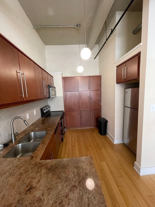 Building Photo - 815 Perry St Unit 213 Rental