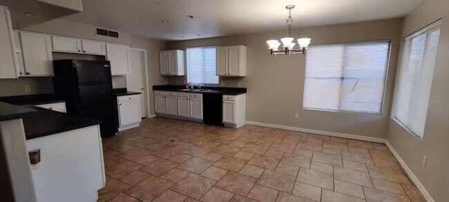 Photo - Great 3 Bedroom plus den/office and Loft in Gilbert for rent.