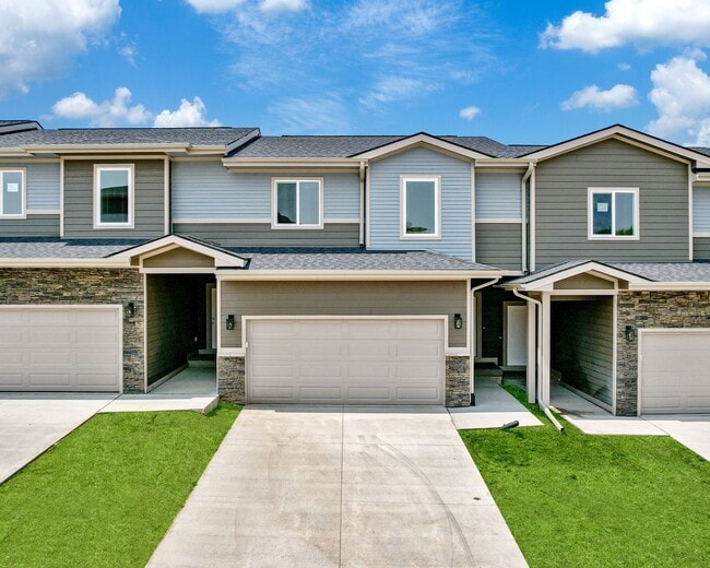 Luxury New Construction Townhome with Atta... - Luxury New Construction Townhome with Atta...