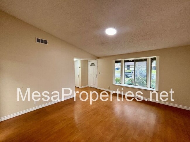 Photo - 653 N Lancewood Ave