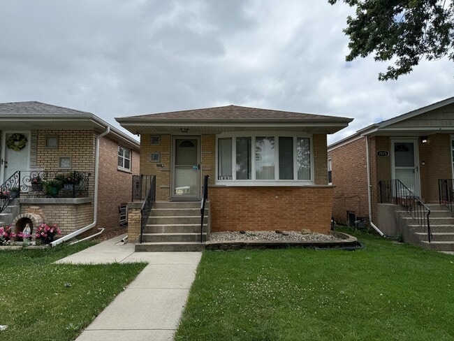 Photo - 7807 S Laramie Ave Casa