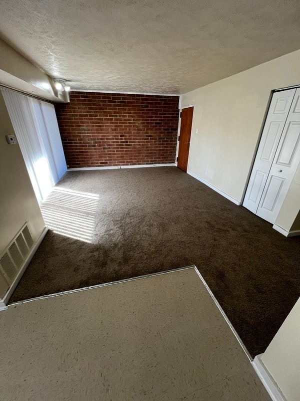 Building Photo - 5202 Castlewood Rd Unit A