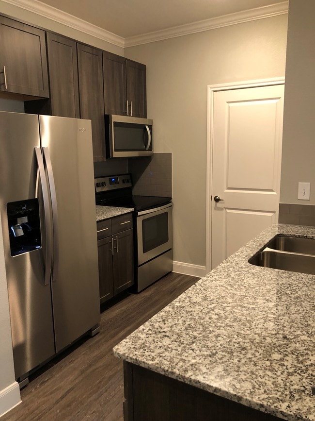 Silverwood at Hackberry Creek Apartments Mont Belvieu, TX