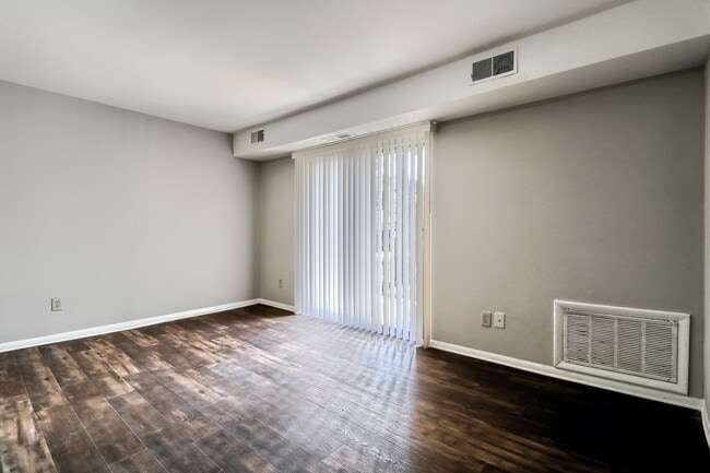 Photo - 1000 Sandlin Pl