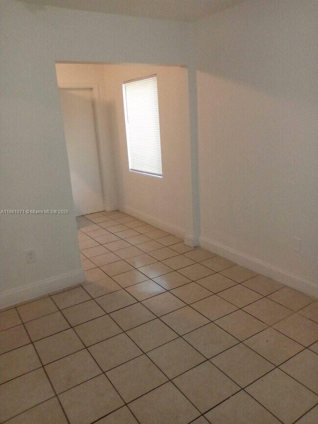Building Photo - 419 N D St Unit 2 Rental
