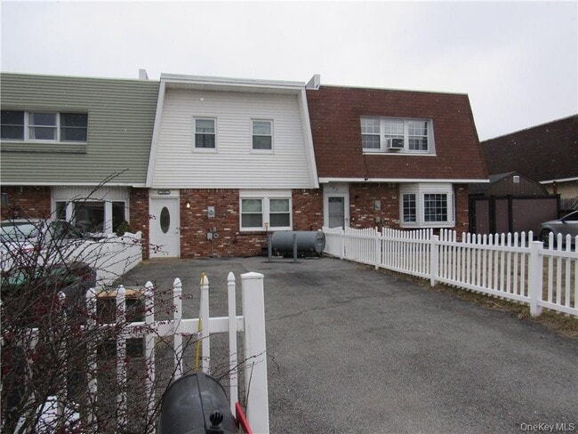 Photo - 105 Sarah Ln