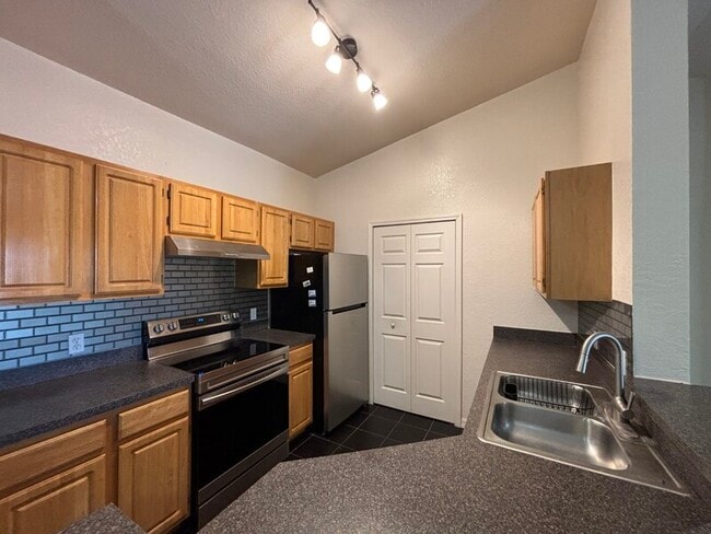 Photo - 6025 Westgate Dr Unit Apt 2534