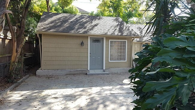 Building Photo - 2021 W Main St Unit A Rental
