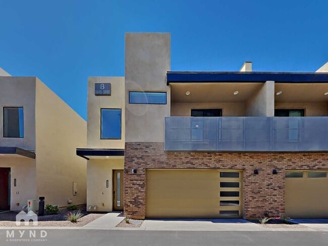 Building Photo - 901 S Smith Rd