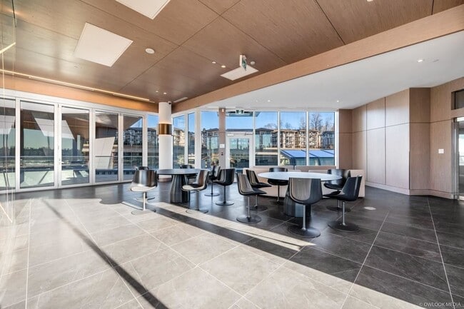 Photo - 4720 Lougheed Hwy