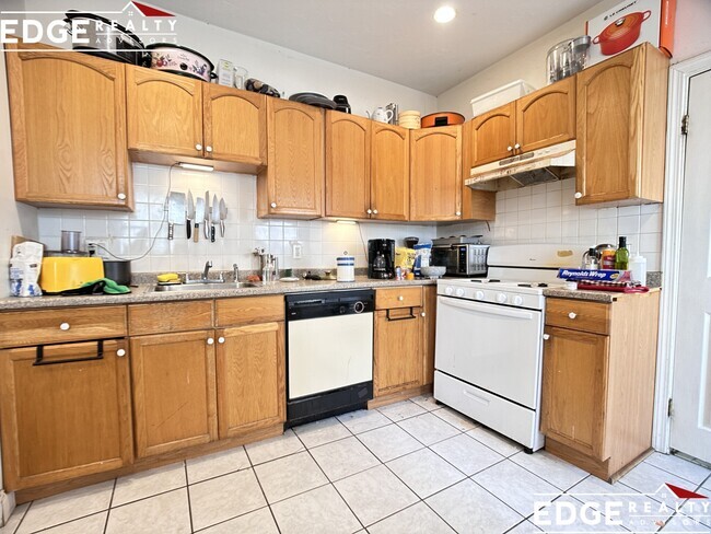 Building Photo - 7 Alcott St Unit 1 Rental