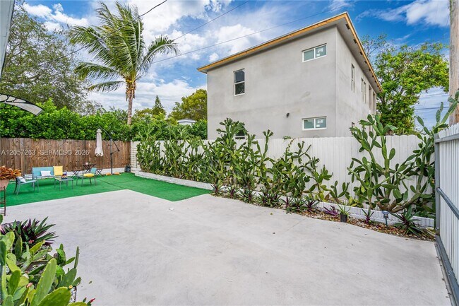 519 NW 52nd St