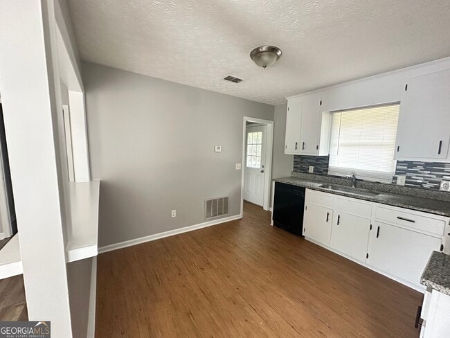 Photo - 271 E Wright St