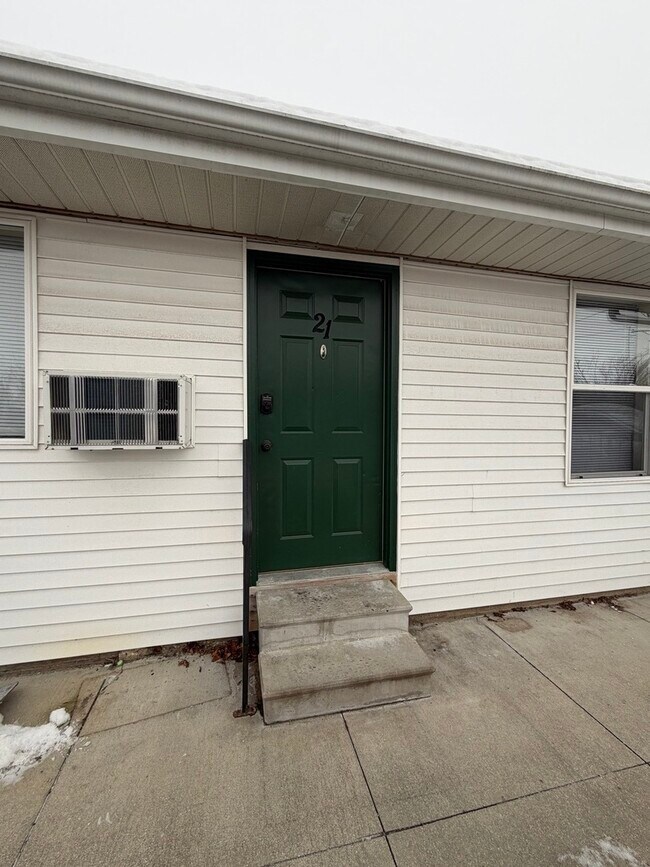 Building Photo - 25665 W Bridge St