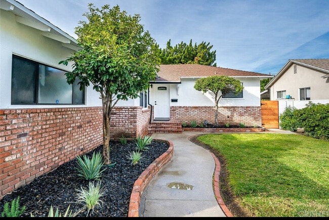 Building Photo - 5363 Garden Grove Ave Rental