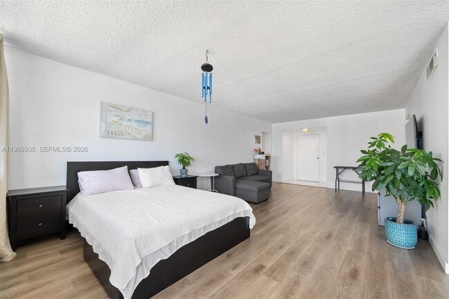 Photo - 250 174th St Unit 915