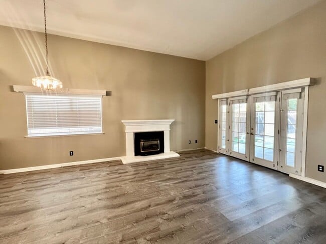 Photo - $2,450 Shields & Clovis 3 Bed/ Swimming Pool, Judy Ave.