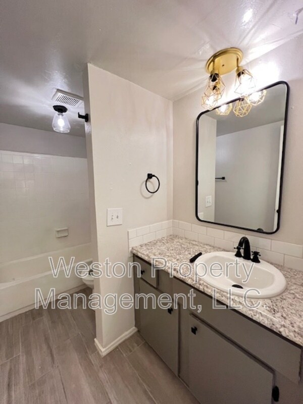 Photo - 6032 Northwest Expy Unidad B