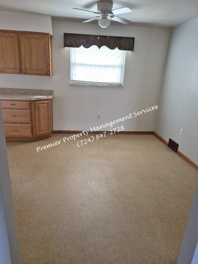 Photo - 990 Clearview Dr