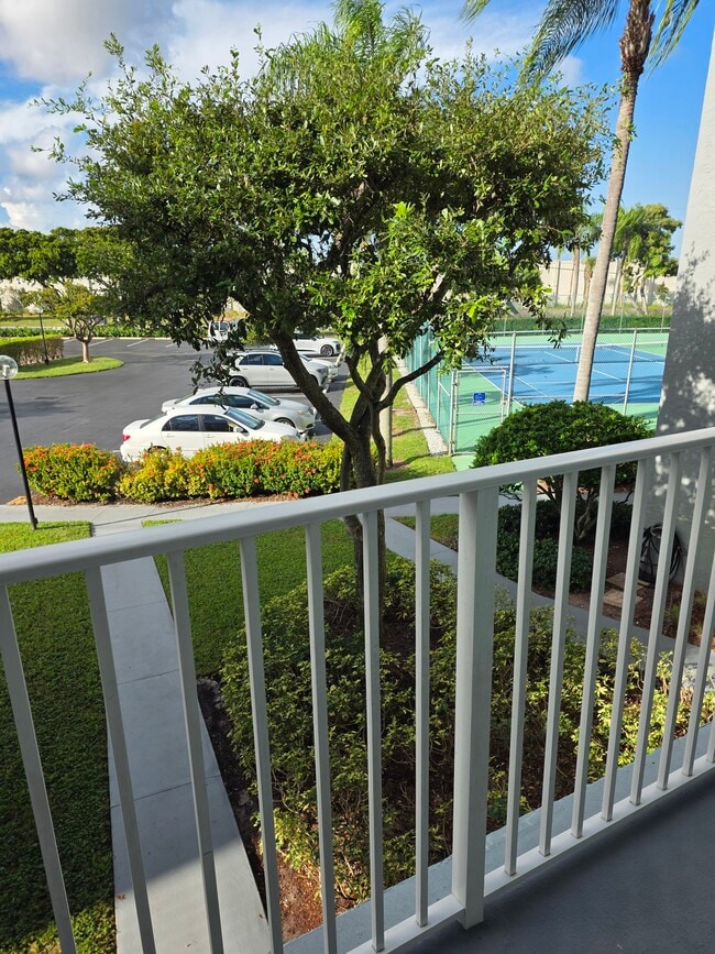 Building Photo - 2222 N Cypress Bend Dr Unit #202