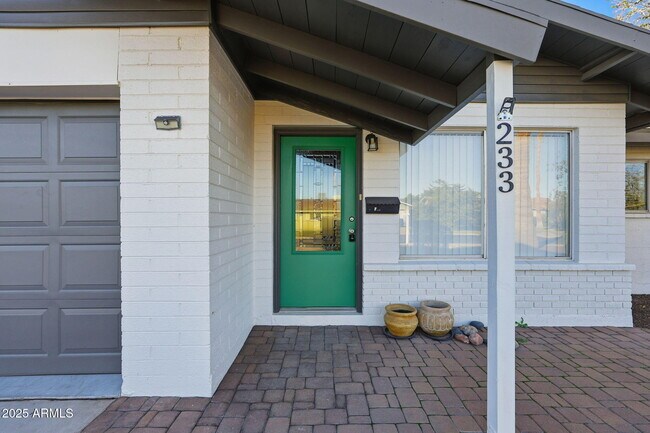 Photo - 233 E Huntington Dr