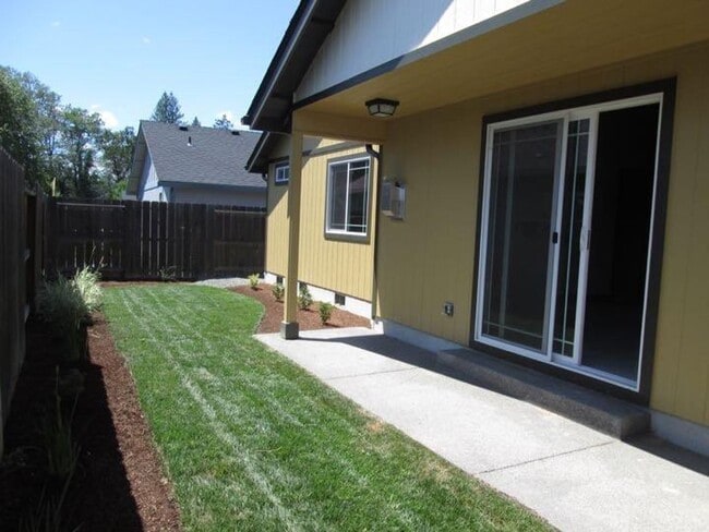 Photo - 3BED2BATH - YARD, GARAGE, LAUNDRY HOOKUPS