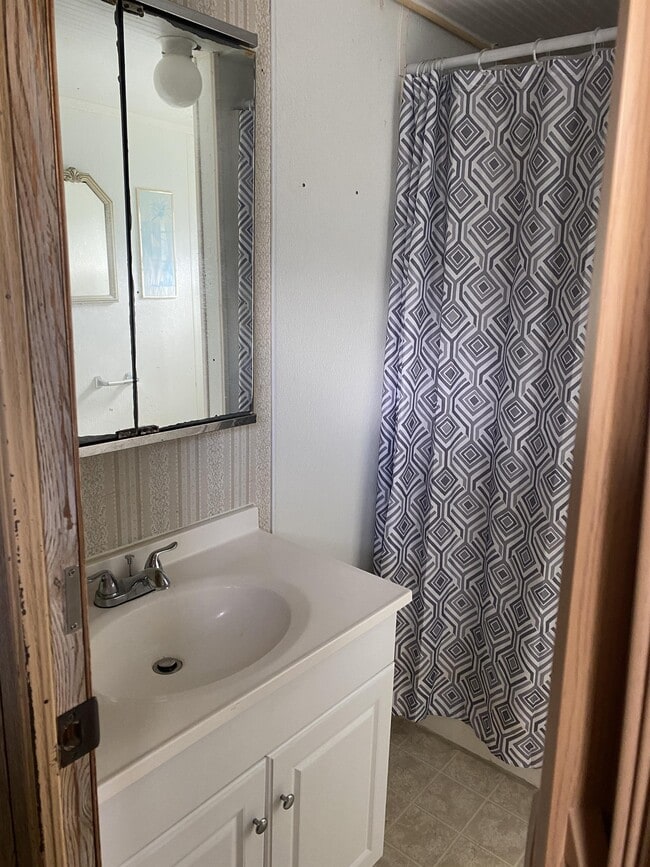 Photo - 104 Walnut Ln