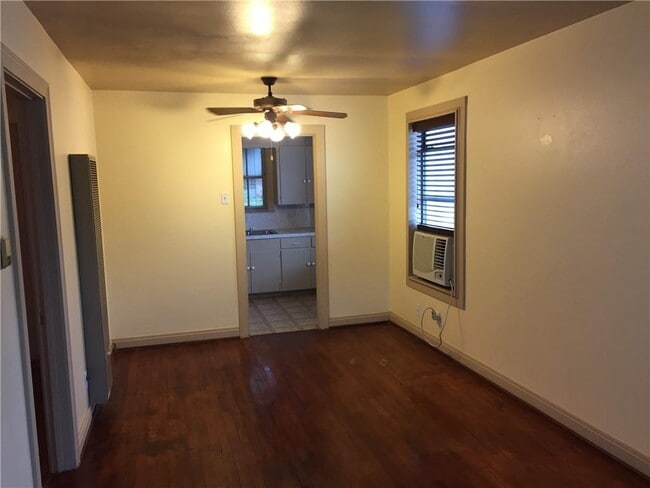 611 W 37th St