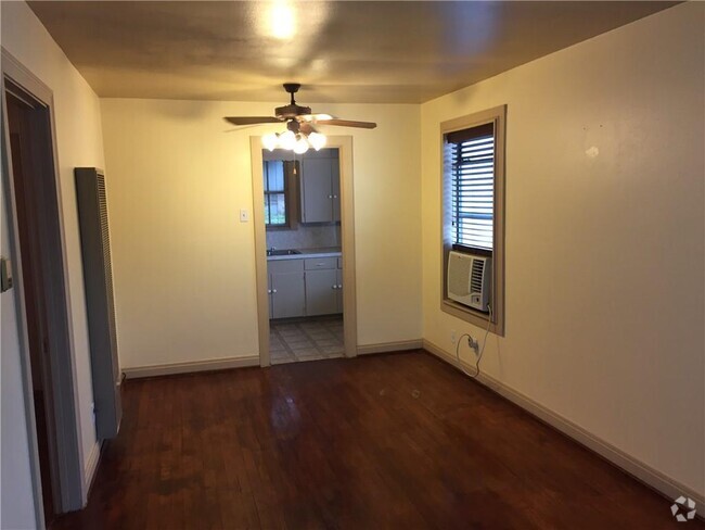 Building Photo - 611 W 37th St Rental
