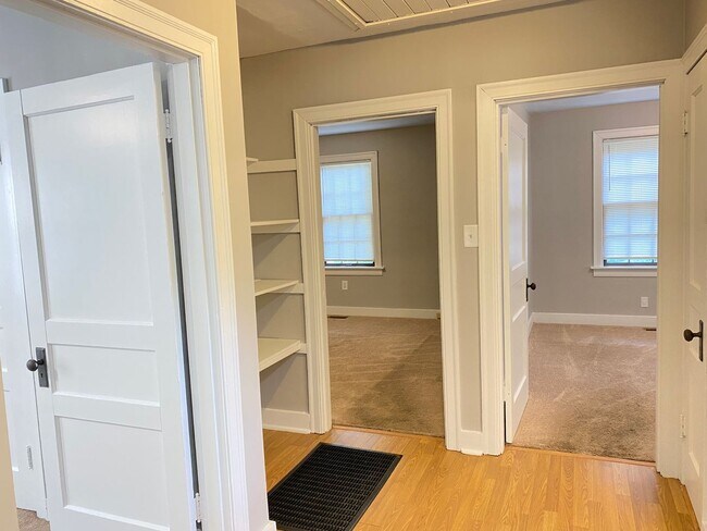 Photo - Great location 2 bedroom 1 bath home near ...