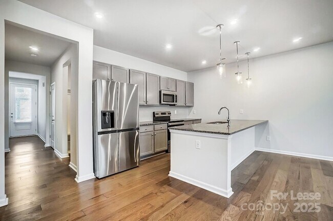 Photo - 7014 Fairmile Run