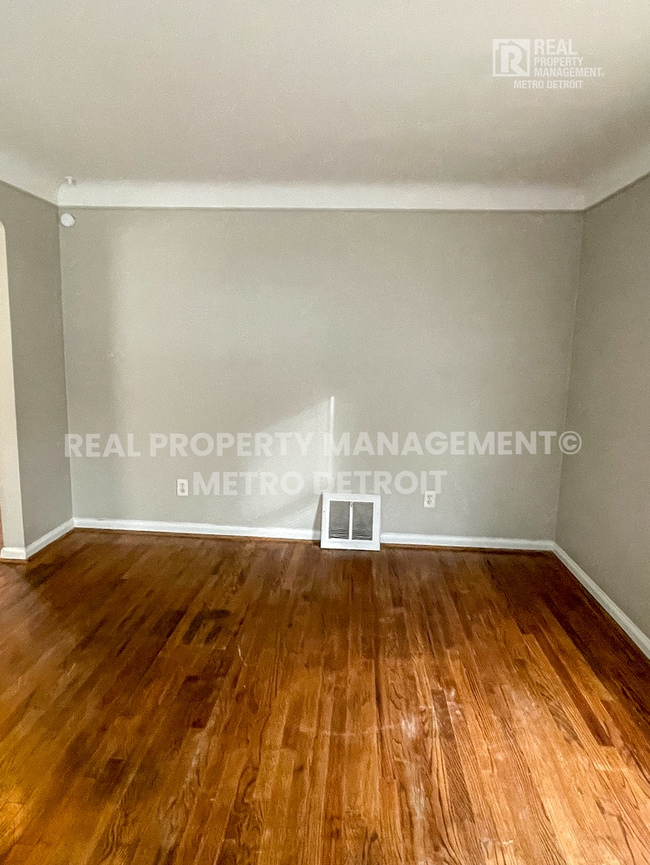 Photo - 25284 Stanford St