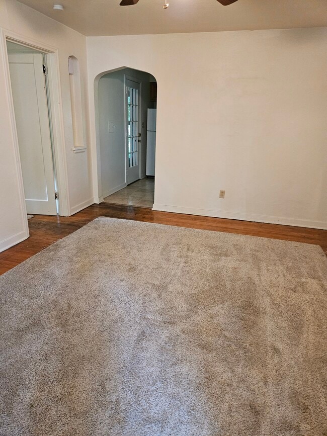Livingroom - 609 Tingley Ave Unit 609