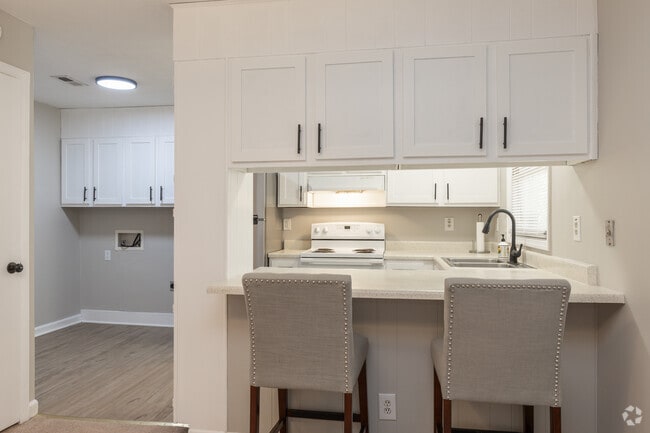 2BR, 2BA - Kitchen