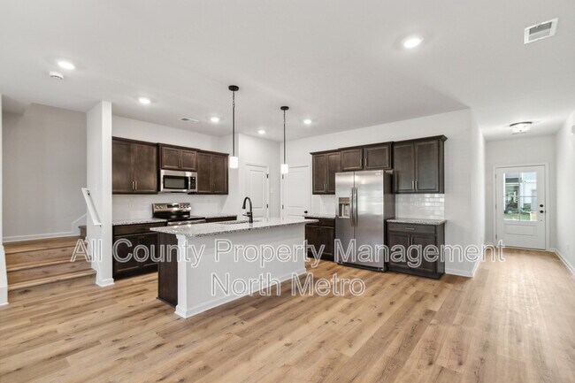 Photo - 328 Mountain Blvd S