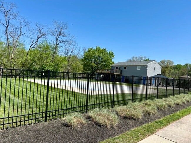 Photo - 3 Bedroom Townhouse in Great Community – Available Now!