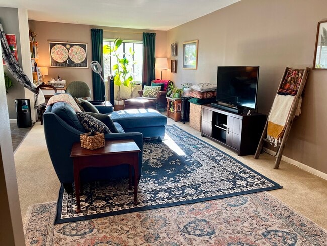 Photo - 28 Scarborough Ln Unidad Pavillion