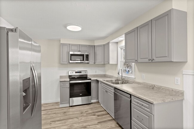 Photo - Beautiful 3bd upper duplex on large lot in Maple Grove avail March 01