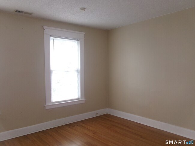 182 Oak St