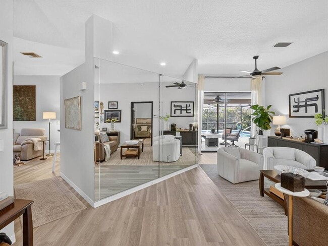 Photo - 357 Waterford Cir W