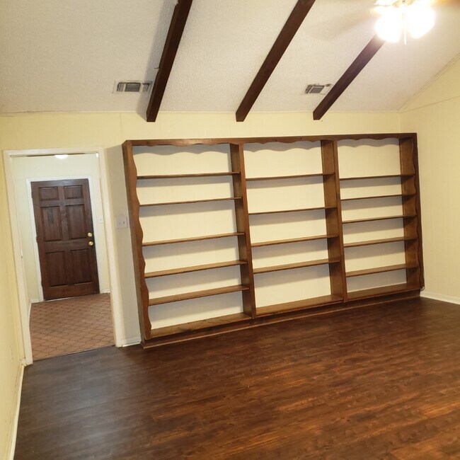 Photo - 2308 Lake W Dr