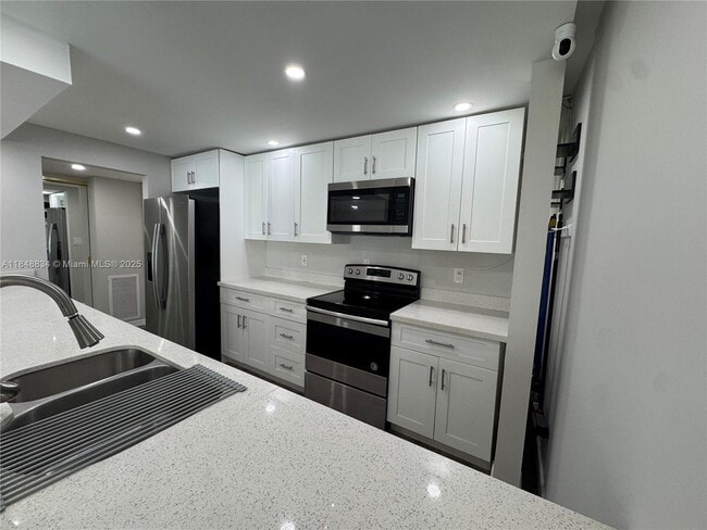 Building Photo - 7081 Environ Blvd Unit 140 Rental