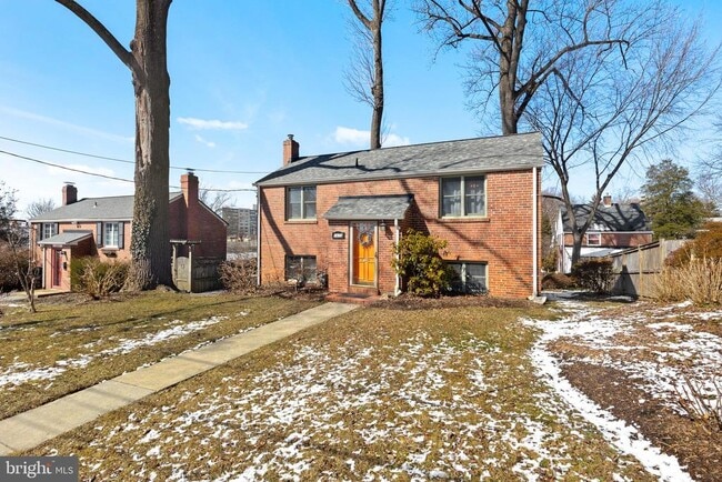 Building Photo - 1611 Ballard St